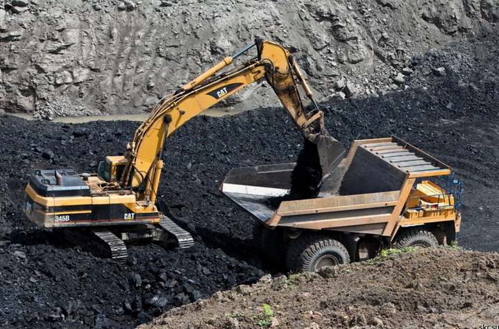 Nakladanie uhlia v kameňolome