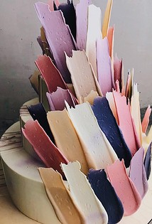 Διακόσμηση κέικ με διάφορους τρόπους: πρακτικές συμβουλές για αρχάριους ζαχαροπλάστες