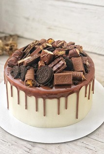 Διακόσμηση κέικ με διάφορους τρόπους: πρακτικές συμβουλές για αρχάριους ζαχαροπλάστες