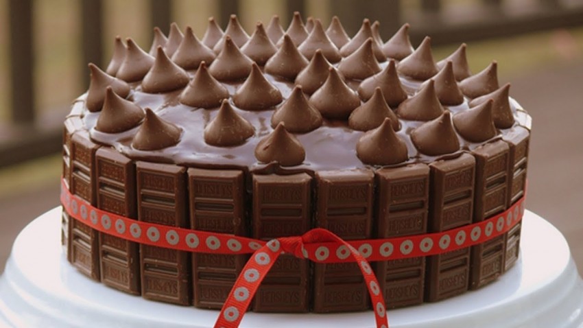 Διακόσμηση κέικ με διάφορους τρόπους: πρακτικές συμβουλές για αρχάριους ζαχαροπλάστες