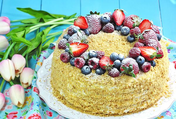 Διακόσμηση του κέικ με φρούτα και μούρα: οδηγίες, συμβουλές και ιδέες
