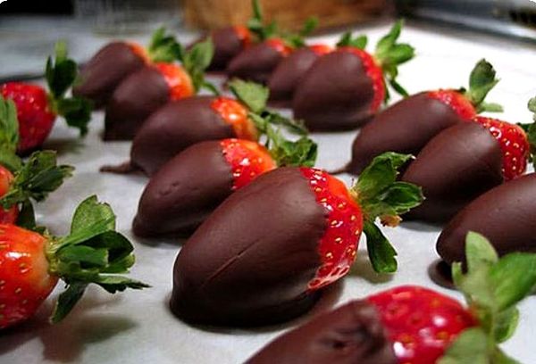 Φράουλες καλυμμένες με σοκολάτα