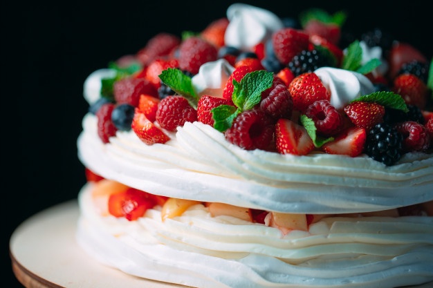 Φωτογραφία tort ukrashennyj fruktami 39.