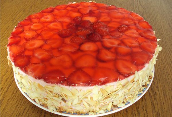 Κέικ ζελέ με φράουλες