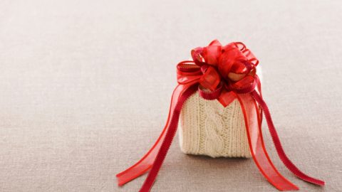 Εάν επιθυμείτε, μπορείτε να συσκευάσετε το παρόν σε έναν πλεκτό καμβά. Εάν θέλετε, μπορείτε να τυλίξετε το παρόν σε έναν πλεκτό καμβά.