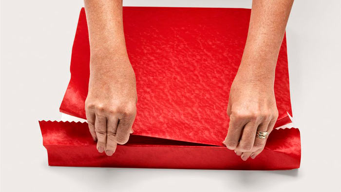 تظهر الصور - كيف تحزم هدية ، شكل. قم بتغطية الصندوق