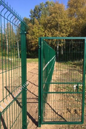 Монтаж на ограда от универсална мрежа