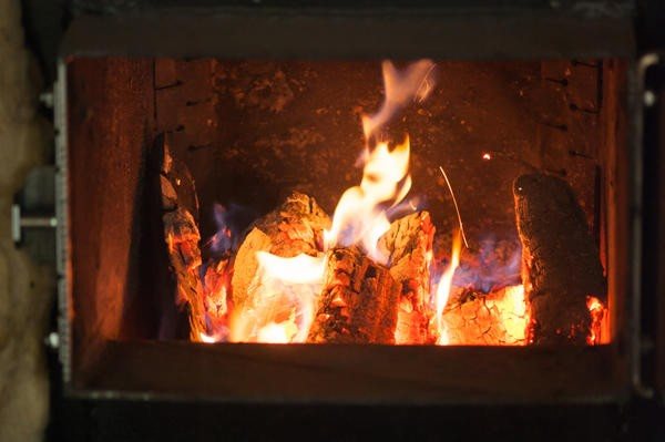 Πώς να θερμάνετε σωστά το λέβητα με ξύλο