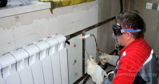 demontáž batérie plynovým zváraním