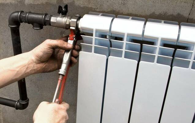 Udskiftning af radiatorer: hvordan man udskifter gamle batterier i en lejlighed med nye
