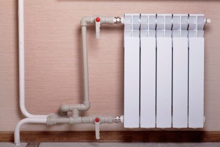 Bimetal radiator til udskiftning af gamle batterier Radiatorens afspærringsventiler