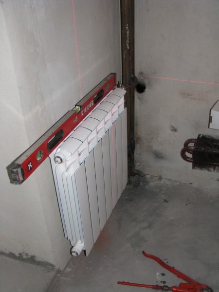 Rutinemæssig udskiftning af opbrugte batterier udføres under eftersyn. Rutinemæssig udskiftning af opbrugte batterier udføres under eftersyn.